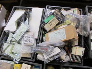 HOWE RICHARDSON SCALE, 28" X 28" SCALE TOP, WITH WEIGHTS, 2000LB CAPACITY. LOADING & HANDLING FEE $15-4529